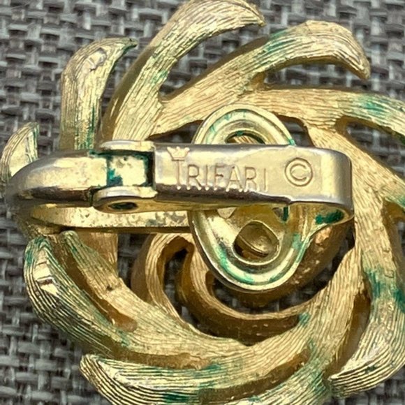 Trifari Clip On Earrings As Is Gold Branches Swirl Classic Vintage Retro Granny - Picture 5 of 6